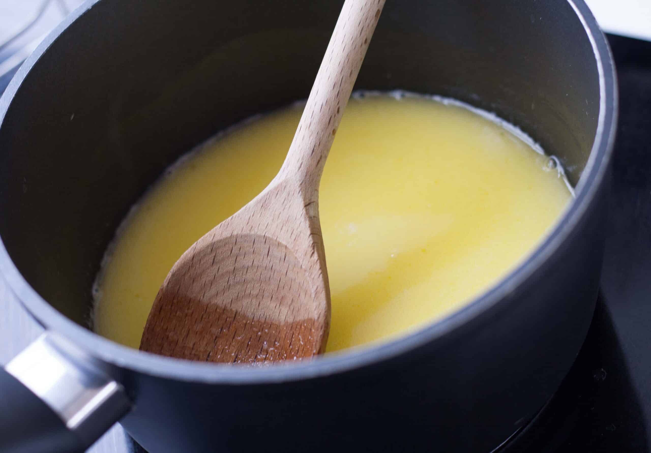 Smeltet smør i gryde