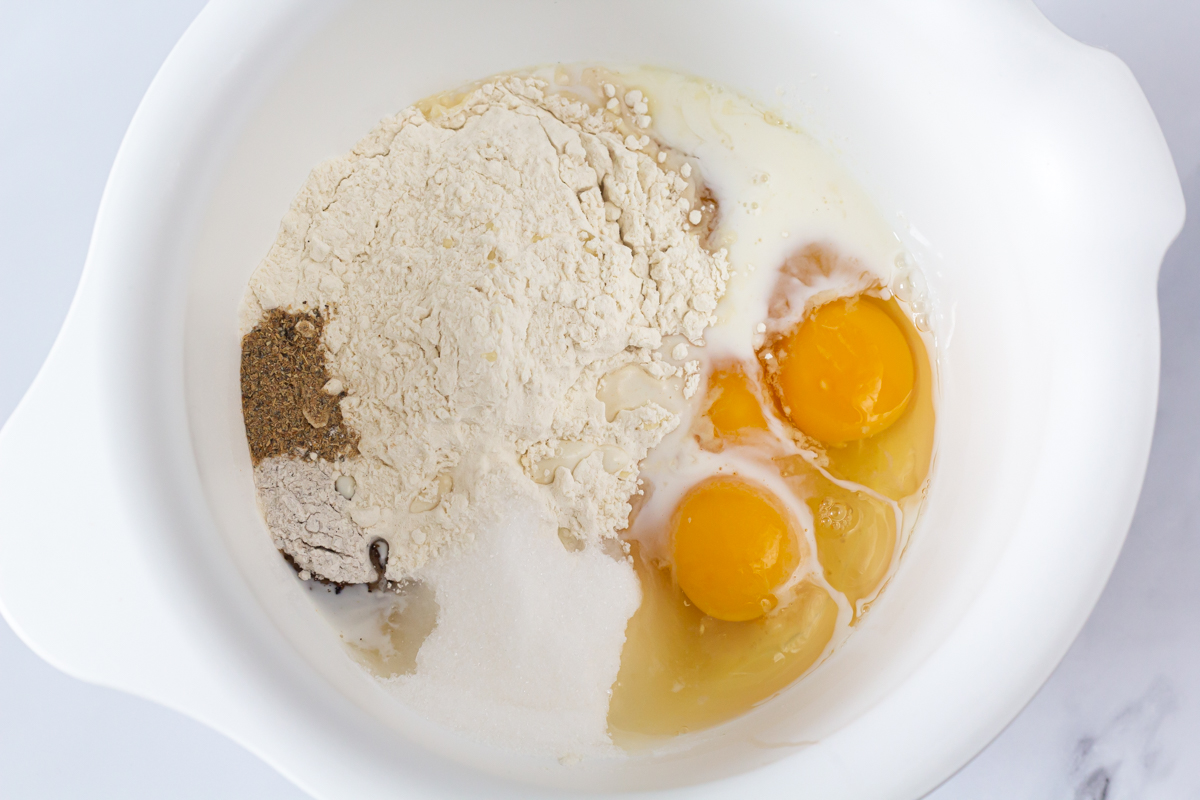 ingredienser i skål til surdejspandekager