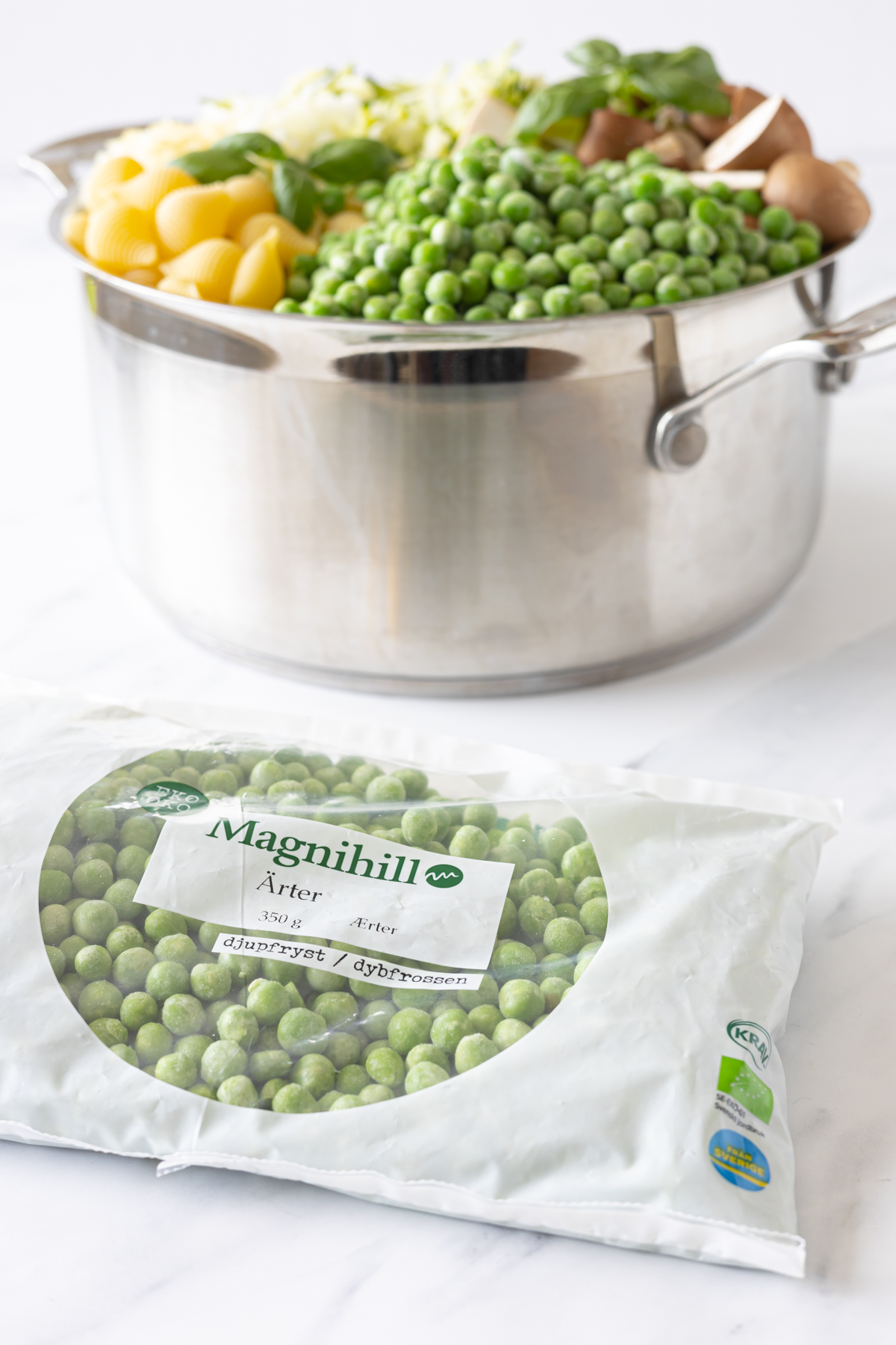 Vegetarisk one pot pasta med ærter ()