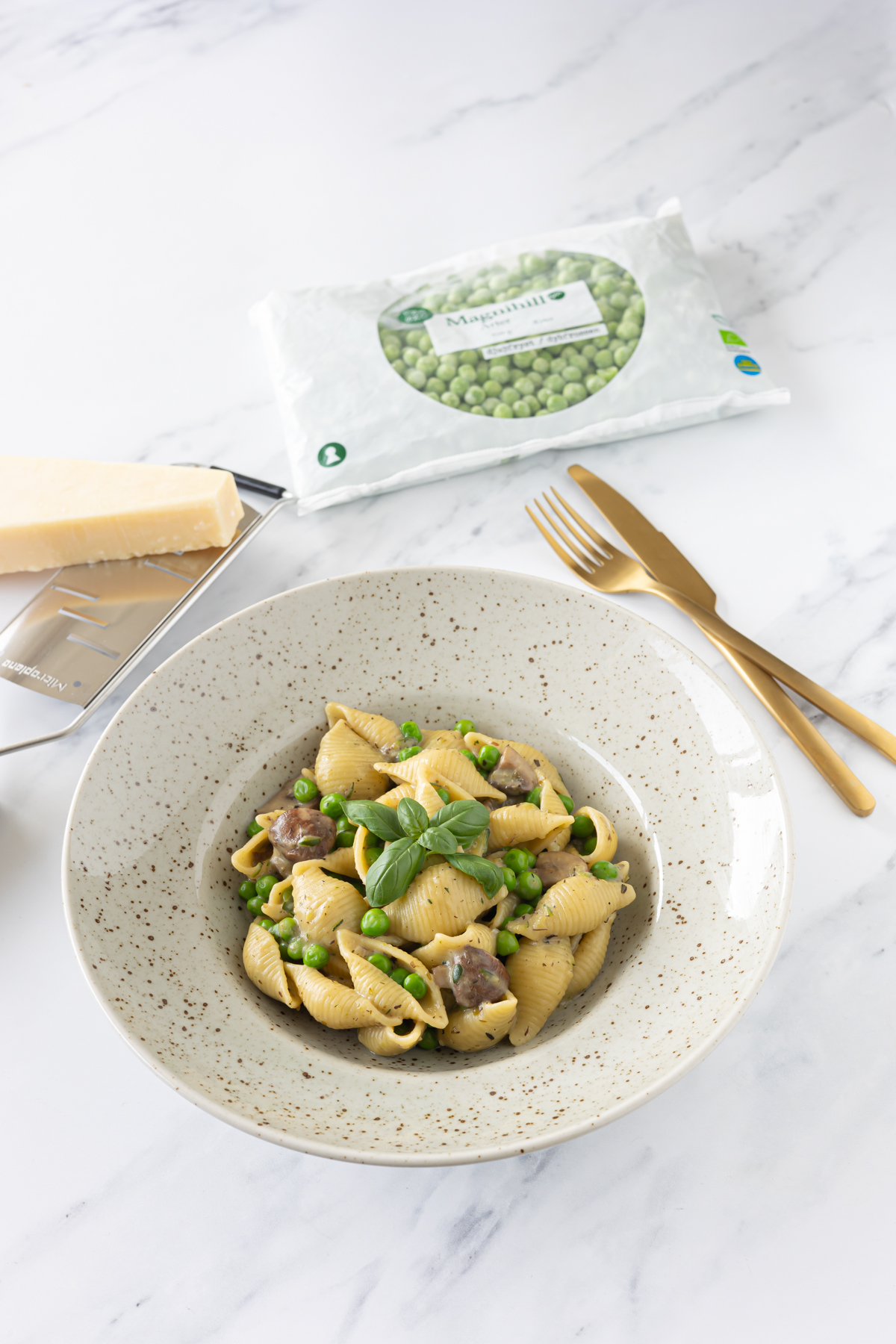 Vegetarisk one pot pasta med ærter ()