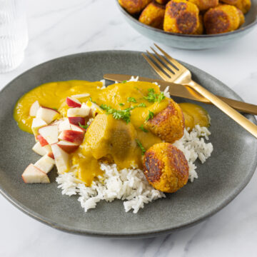 Vegetariske boller i karry ()