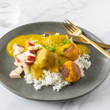 Vegetariske boller i karry ()