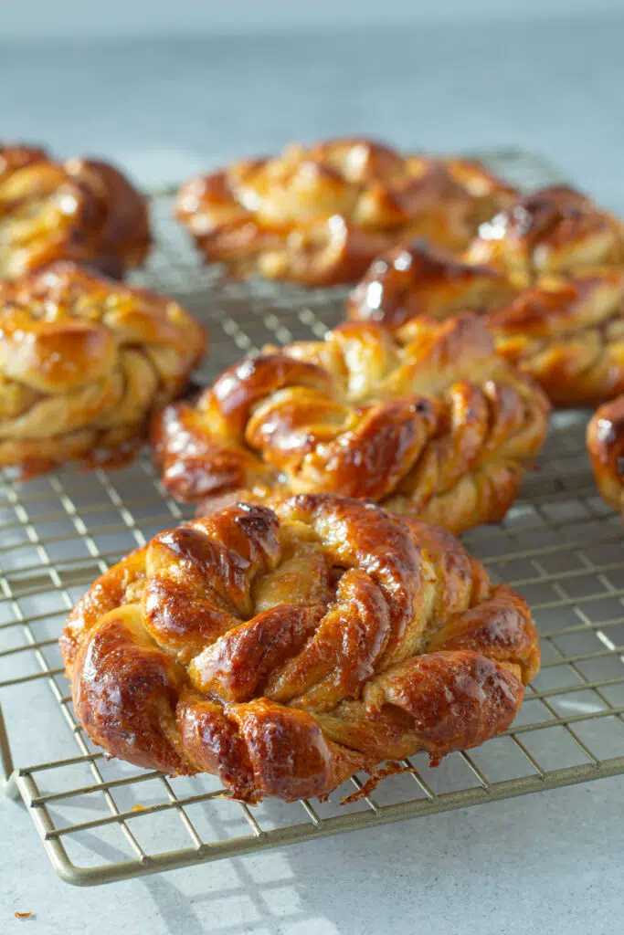 Kanelsnurrer med æble
