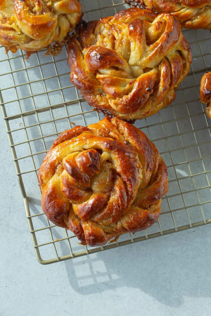 Kanelsnurrer med æble
