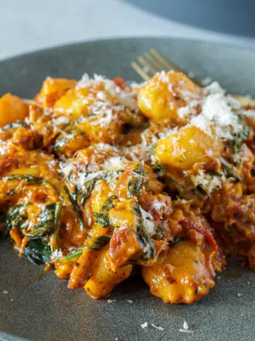 Gnocchi med chorizo og spinat ()