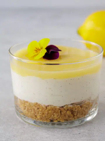 Cheesecake i glas med lemon curd ()