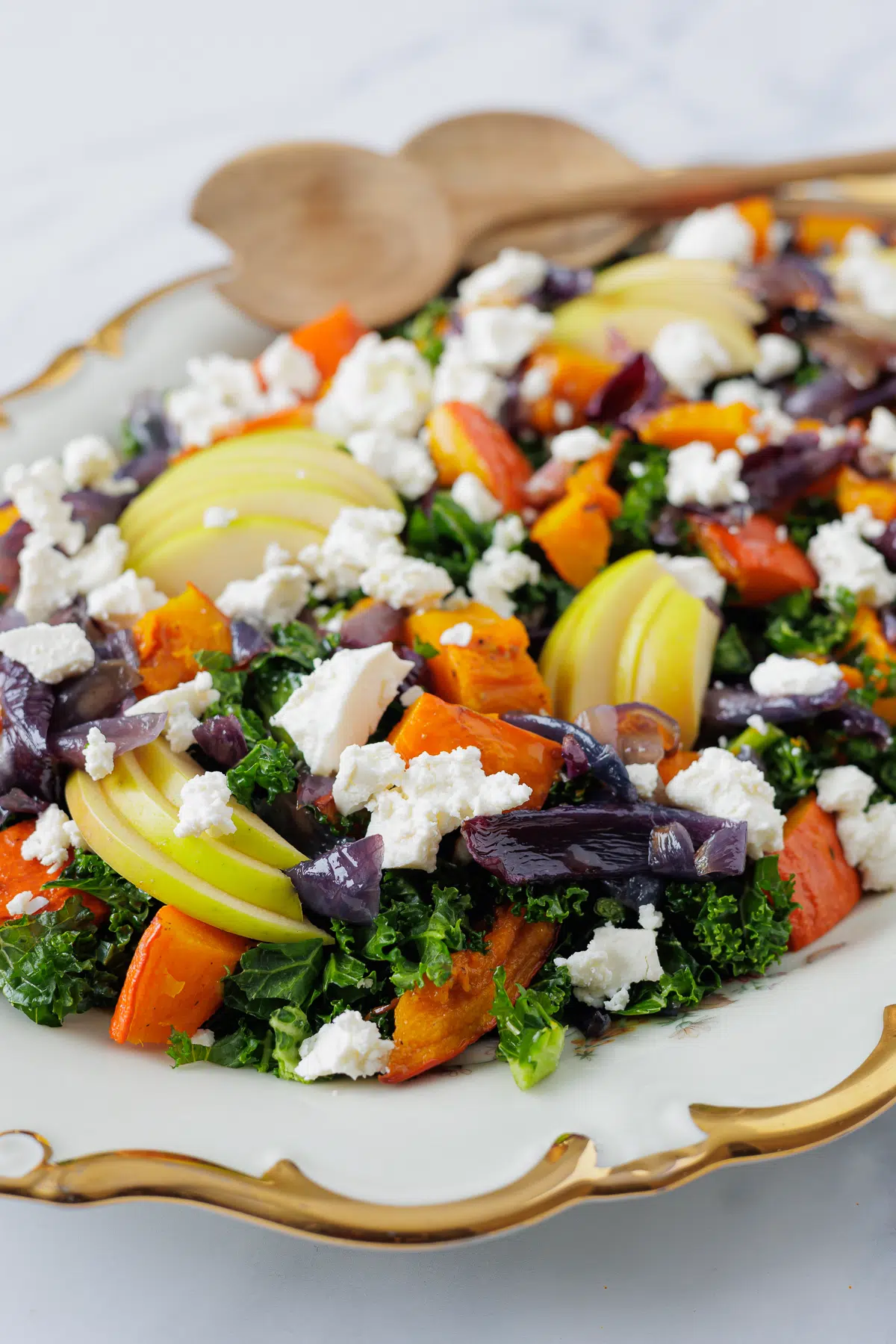 Græskarsalat med bagt hokkaido, grønkål og feta ()