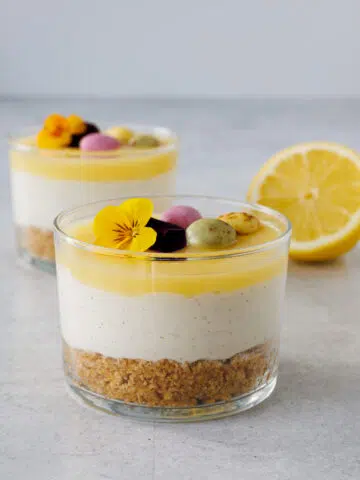 Påske cheesecakes i glas med citron ()