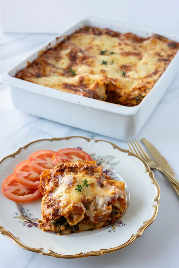 Kyllingelasagne med hakket kylling og grøntsager ()